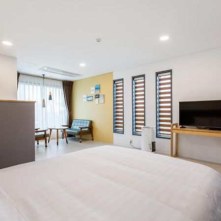 Lunamar Pension เมืองเชจู ภายนอก รูปภาพ
