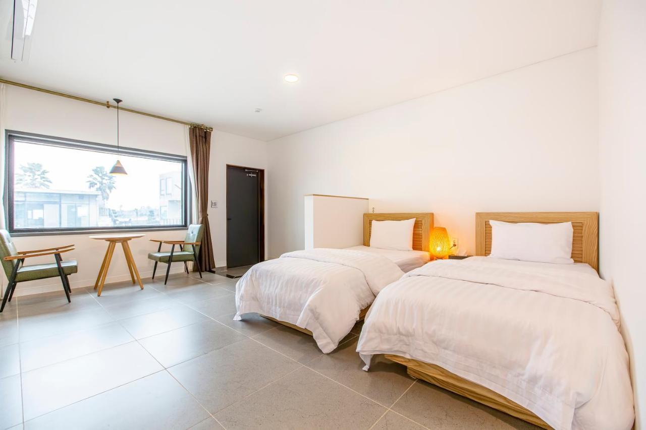 Lunamar Pension เมืองเชจู ภายนอก รูปภาพ