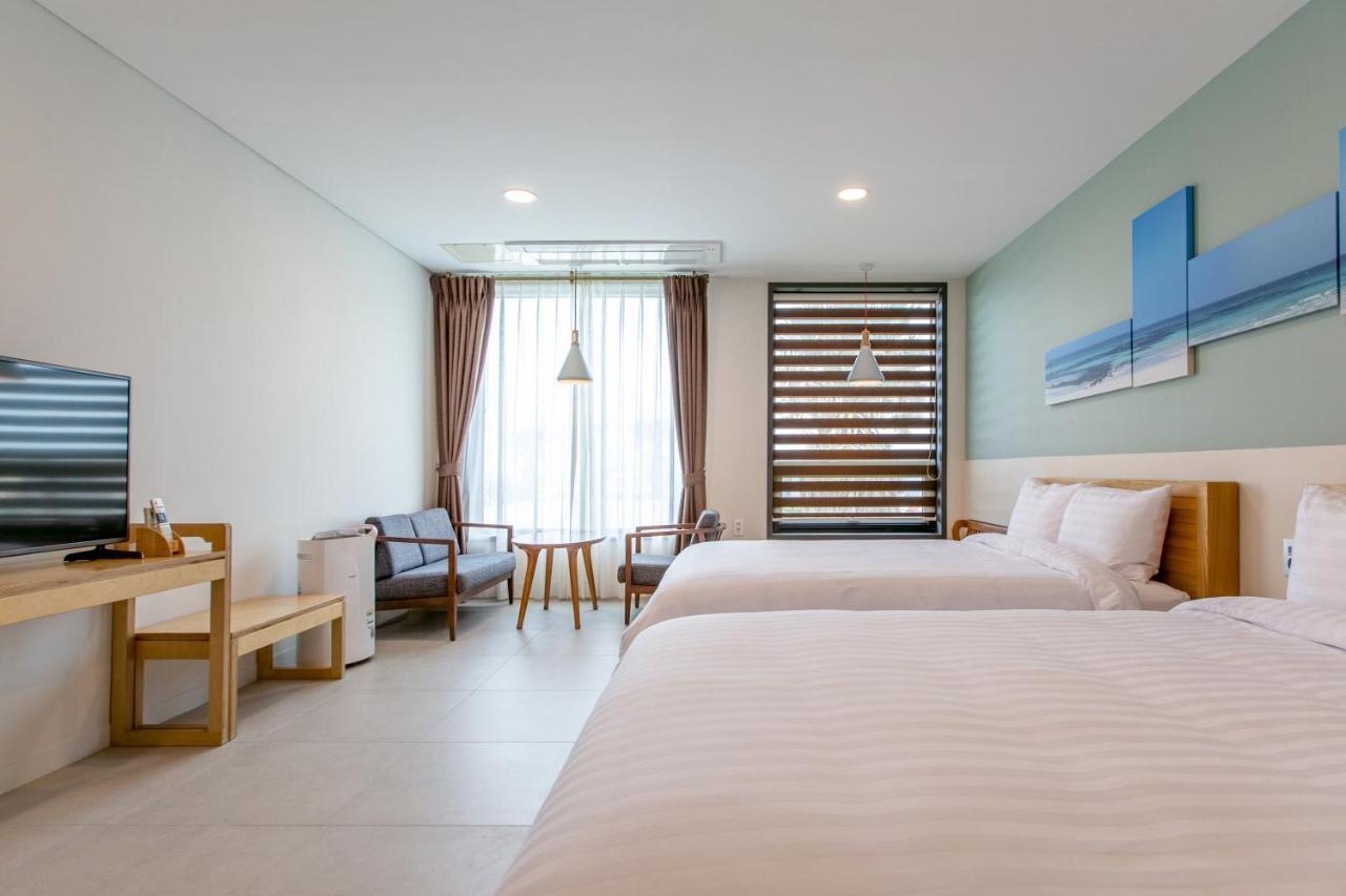 Lunamar Pension เมืองเชจู ภายนอก รูปภาพ