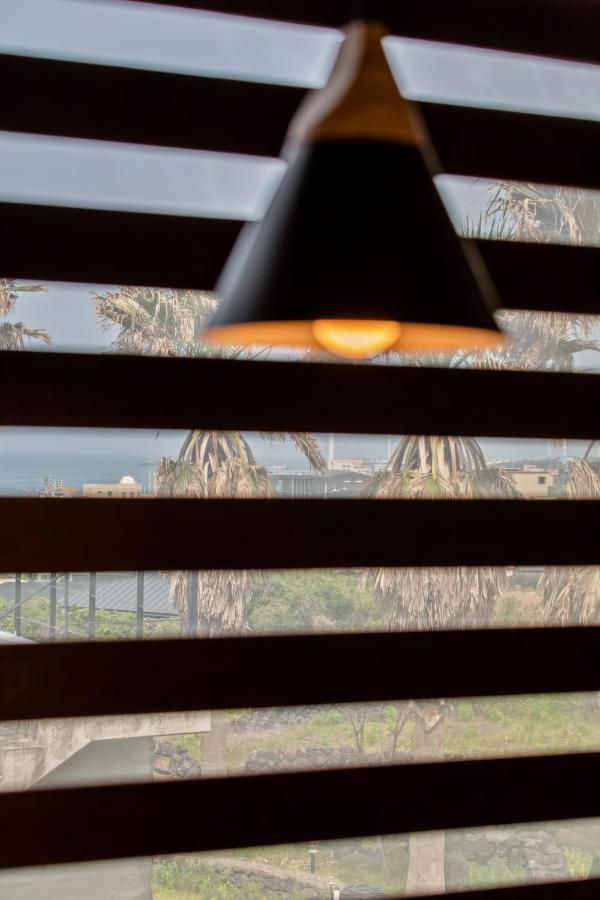 Lunamar Pension เมืองเชจู ภายนอก รูปภาพ