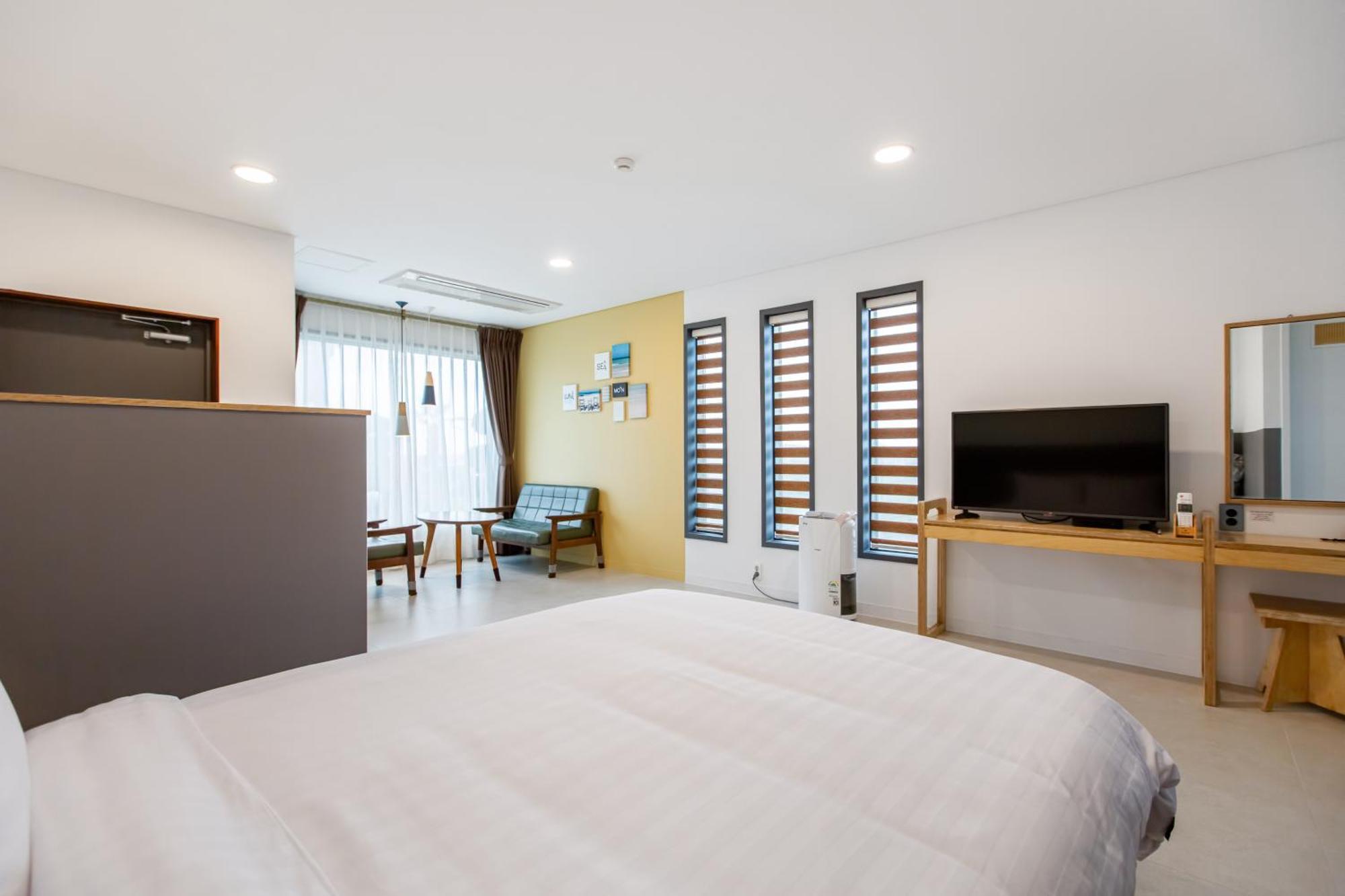 Lunamar Pension เมืองเชจู ภายนอก รูปภาพ