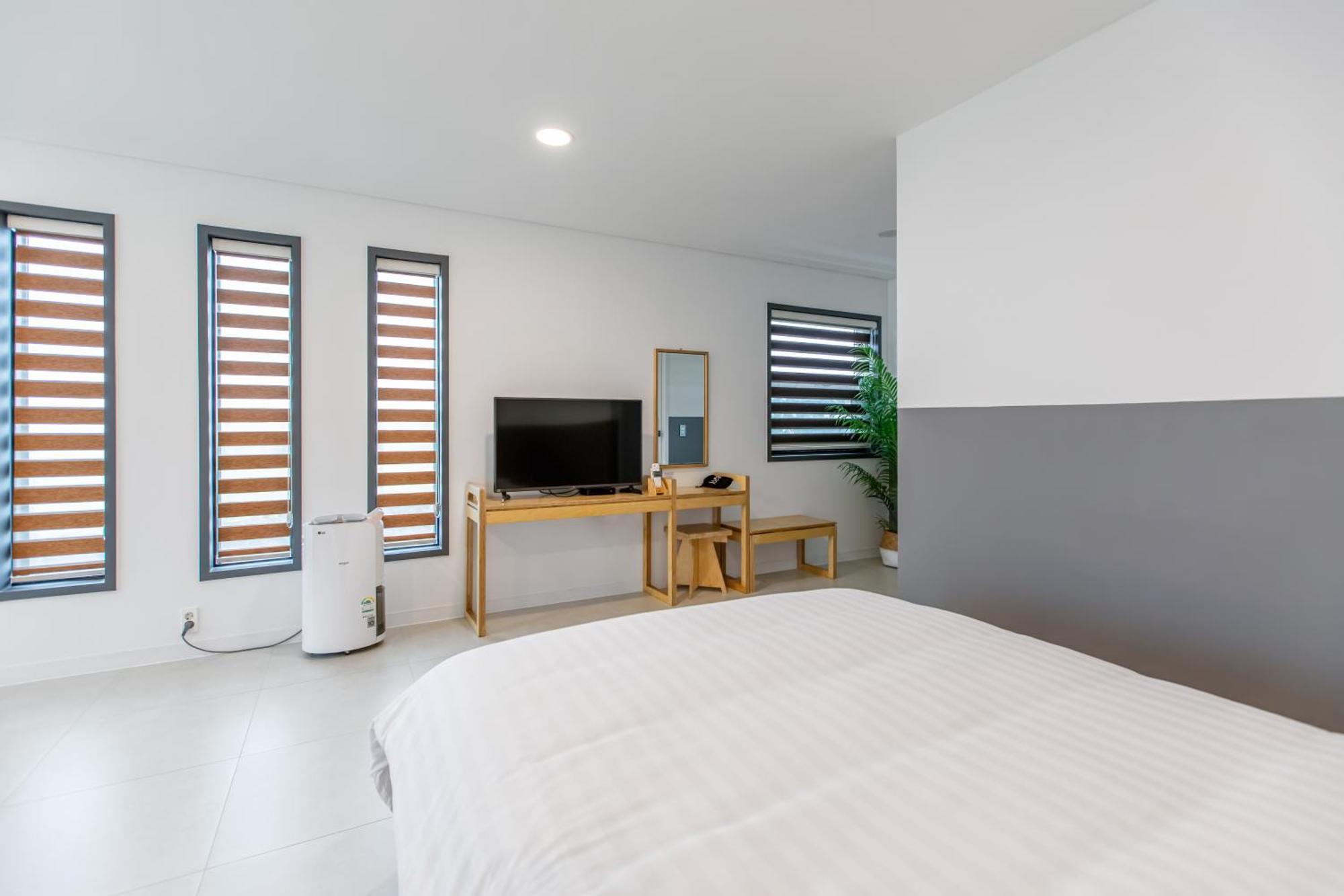 Lunamar Pension เมืองเชจู ภายนอก รูปภาพ